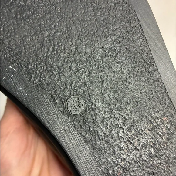 gravitypope Jackie Leather Cushioned Crisscross Sandal - Picture 11 of 12